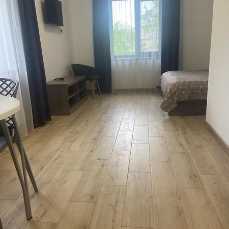 Four Rooms Apartments Cherkasy Exterior photo