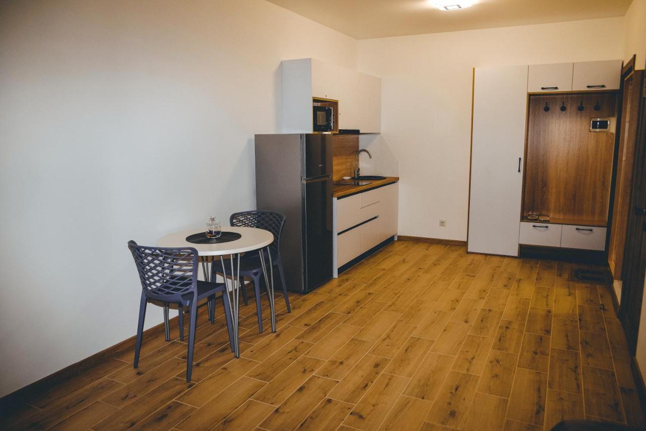 Four Rooms Apartments Cherkasy Exterior photo